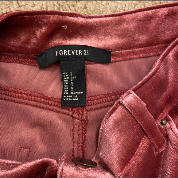 ✨Forever 21 Pink Velvet Skirt Small - Picture 3 of 3